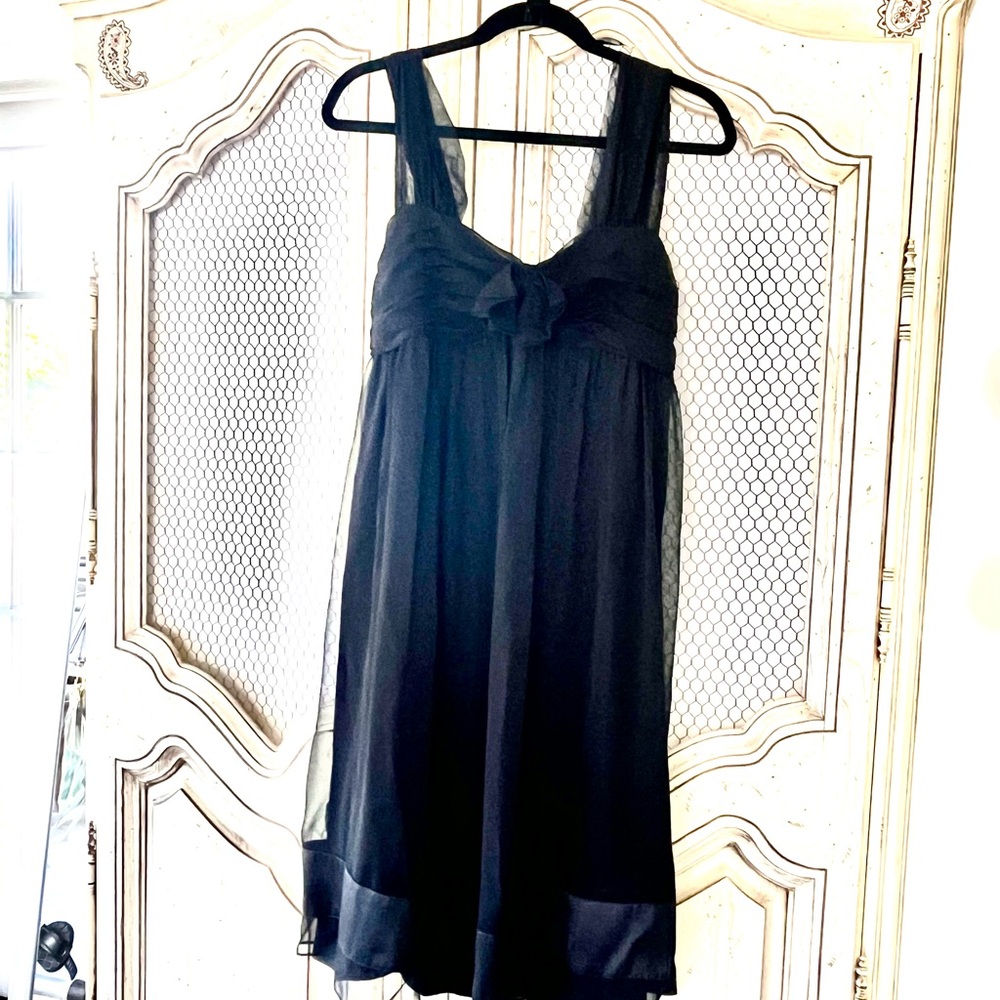 Elegant Black Vera Wang evening dress NEW
Sheer w linning sz 10 purchased 1200!